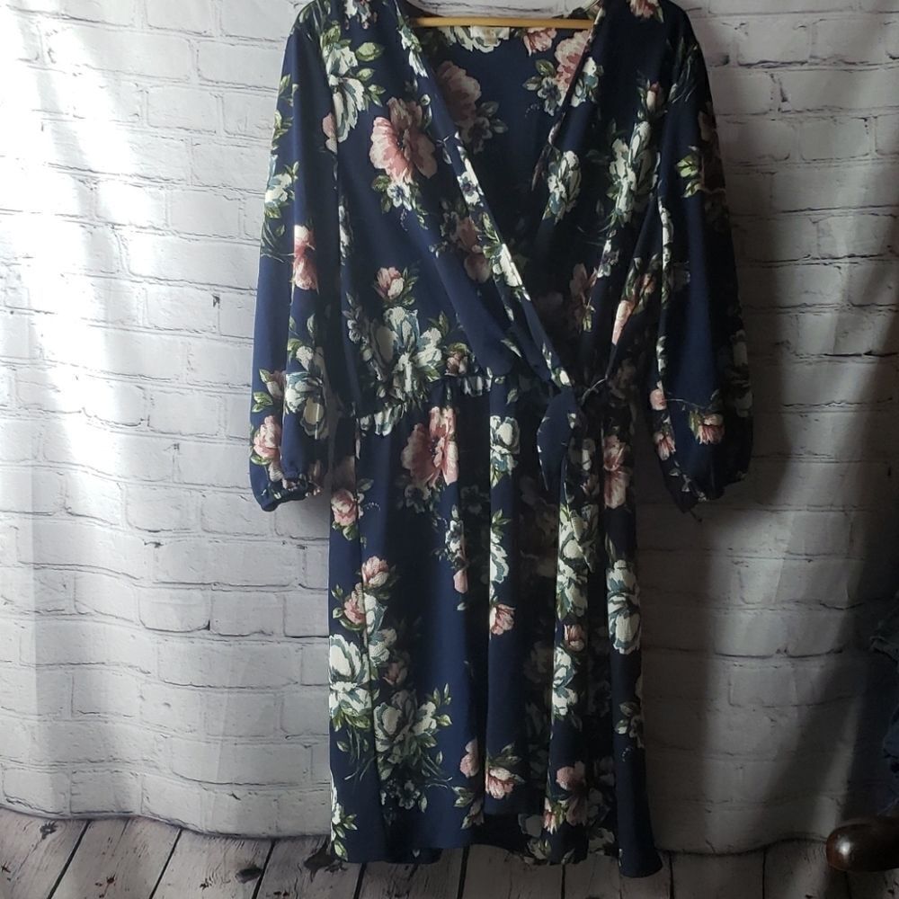 ‎Charming Charlie Floral Dress
